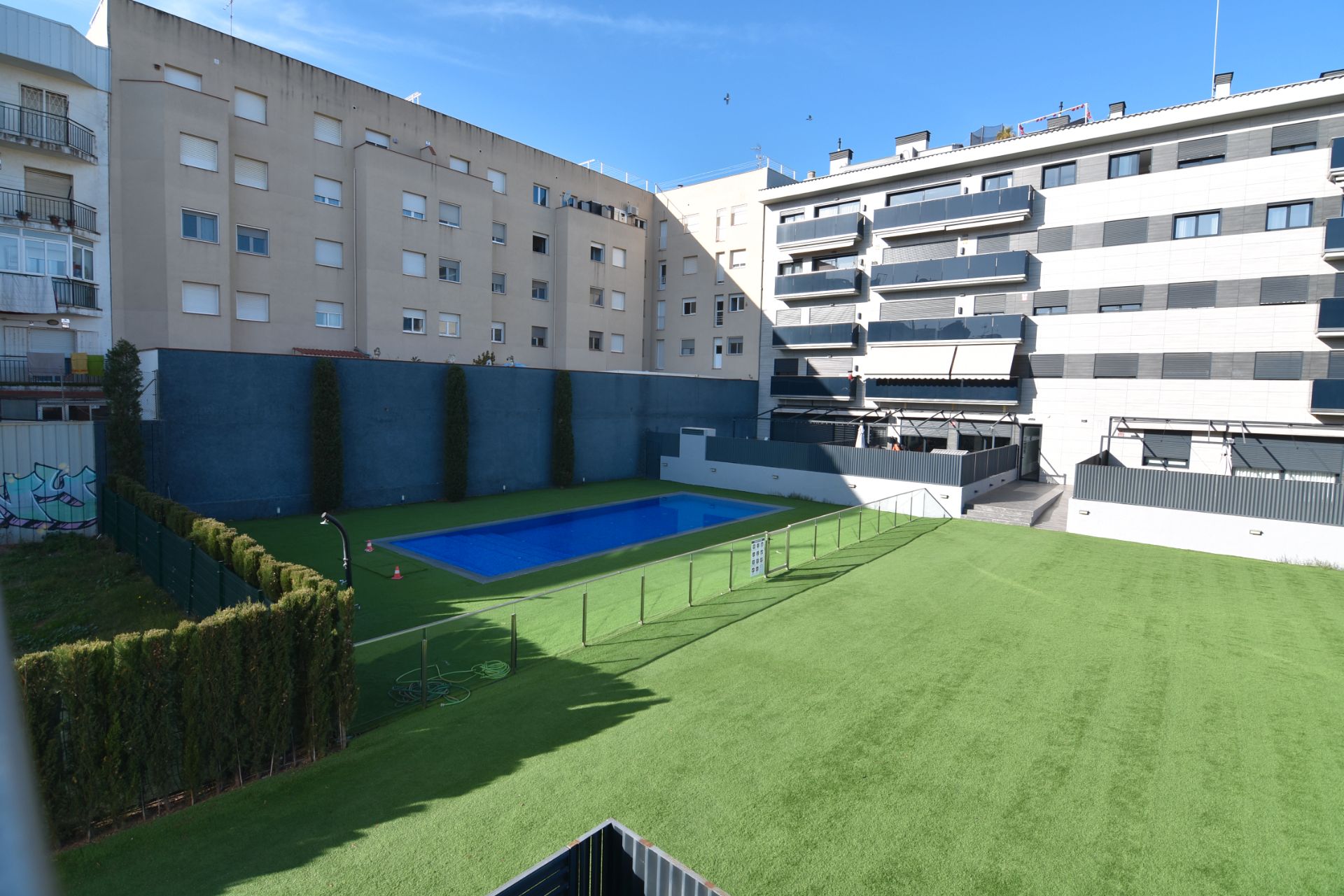 Vista exterior de Pis en venda en Pineda de Mar amb Aire condicionat, Calefacció i Jardí privat