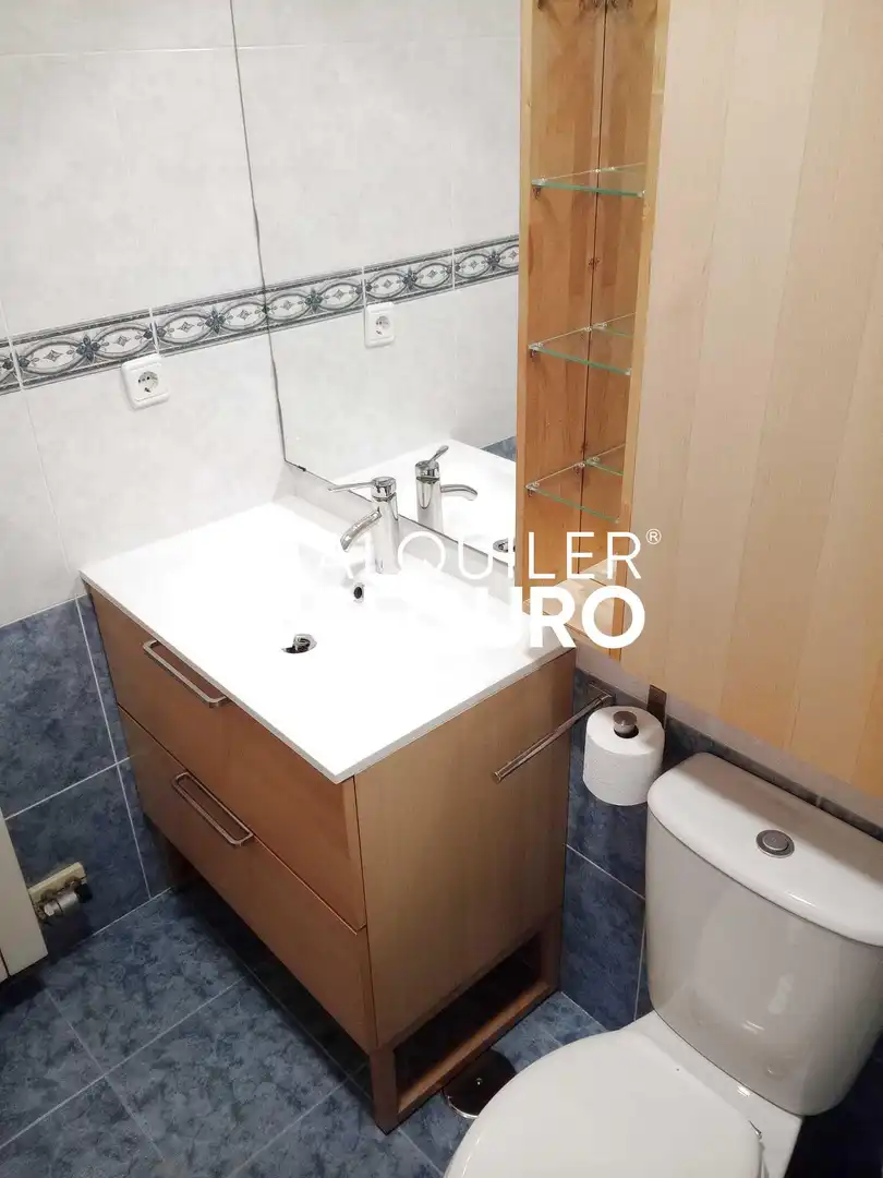 Bathroom of Flat for rent in Valladolid  with Heating, Swimming Pool and Furnished