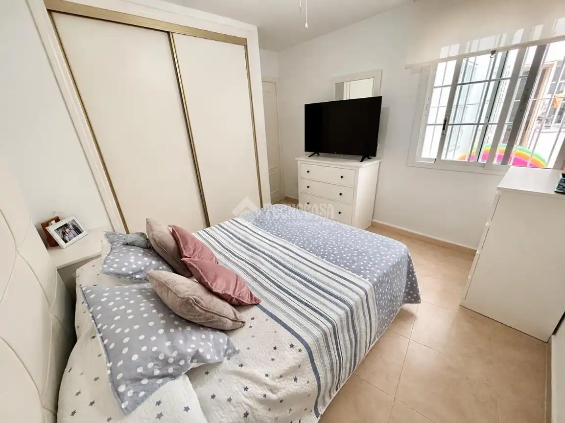 Bedroom of Flat for sale in Benalmádena