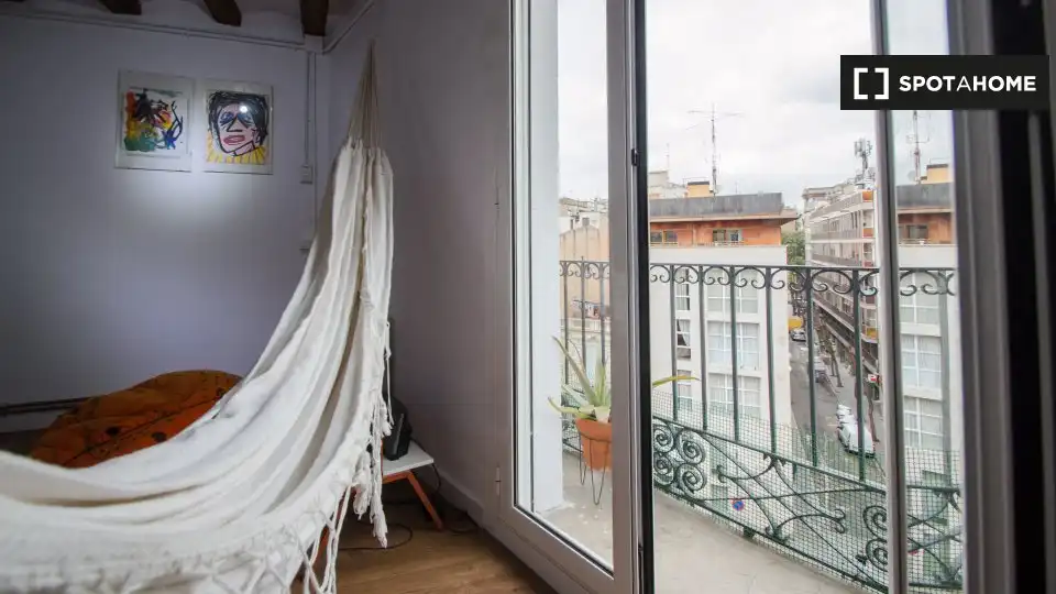 Flat with terrace to rent in Ciutat Vella, imagen 3