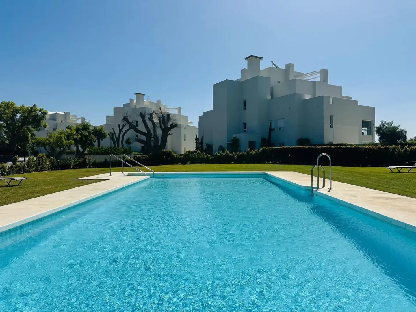 Swimming pool of Apartments for sale in Sotogrande  with Air Conditioner, Heating and Terrace