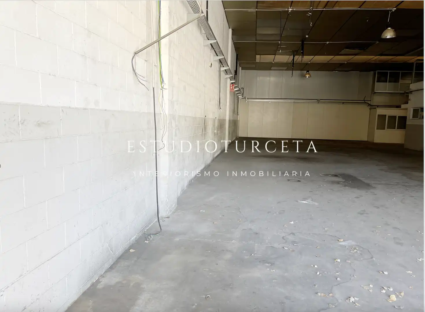 Nau industrial en venda a Carrer de Francesc Vila, 10, Roquetes - Can Magí
