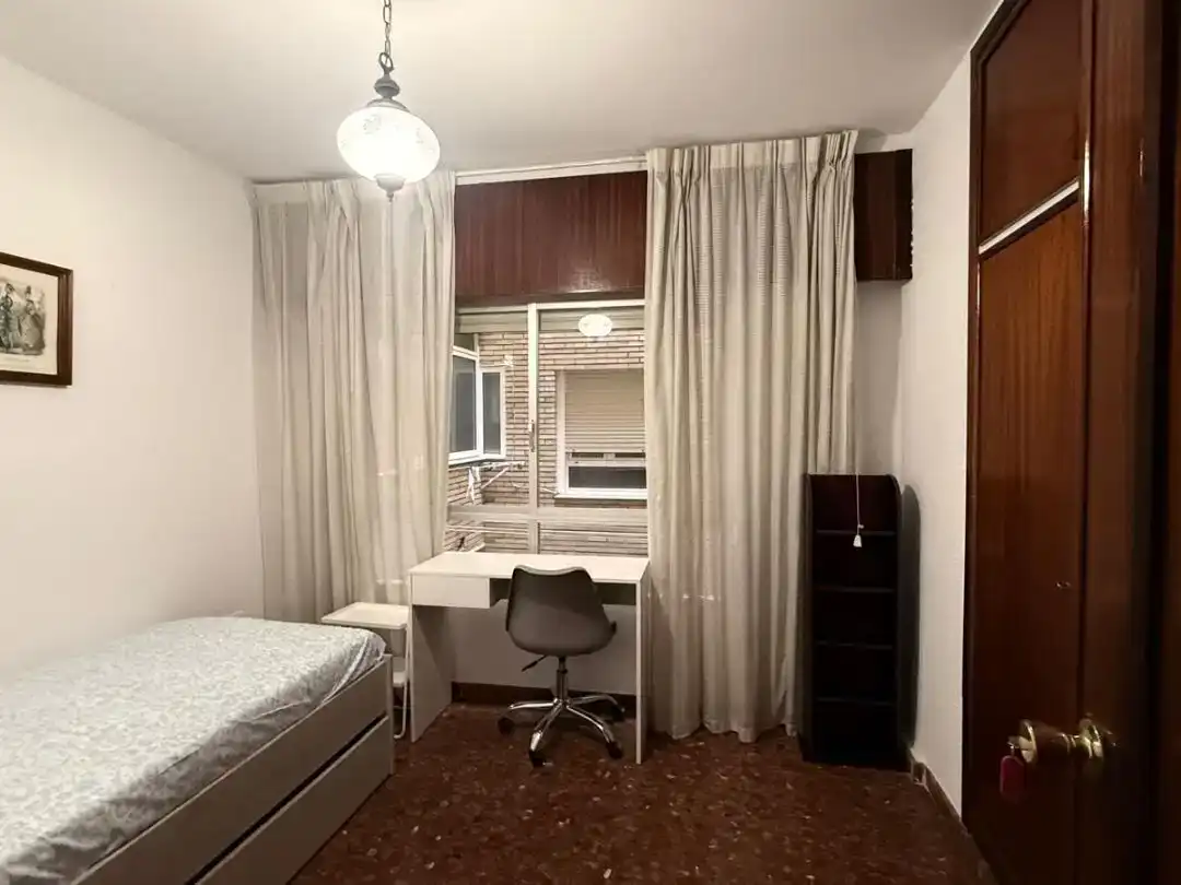 Habitación de Piso para compartir en Almería con Aire acondicionado, Trastero y Amueblado