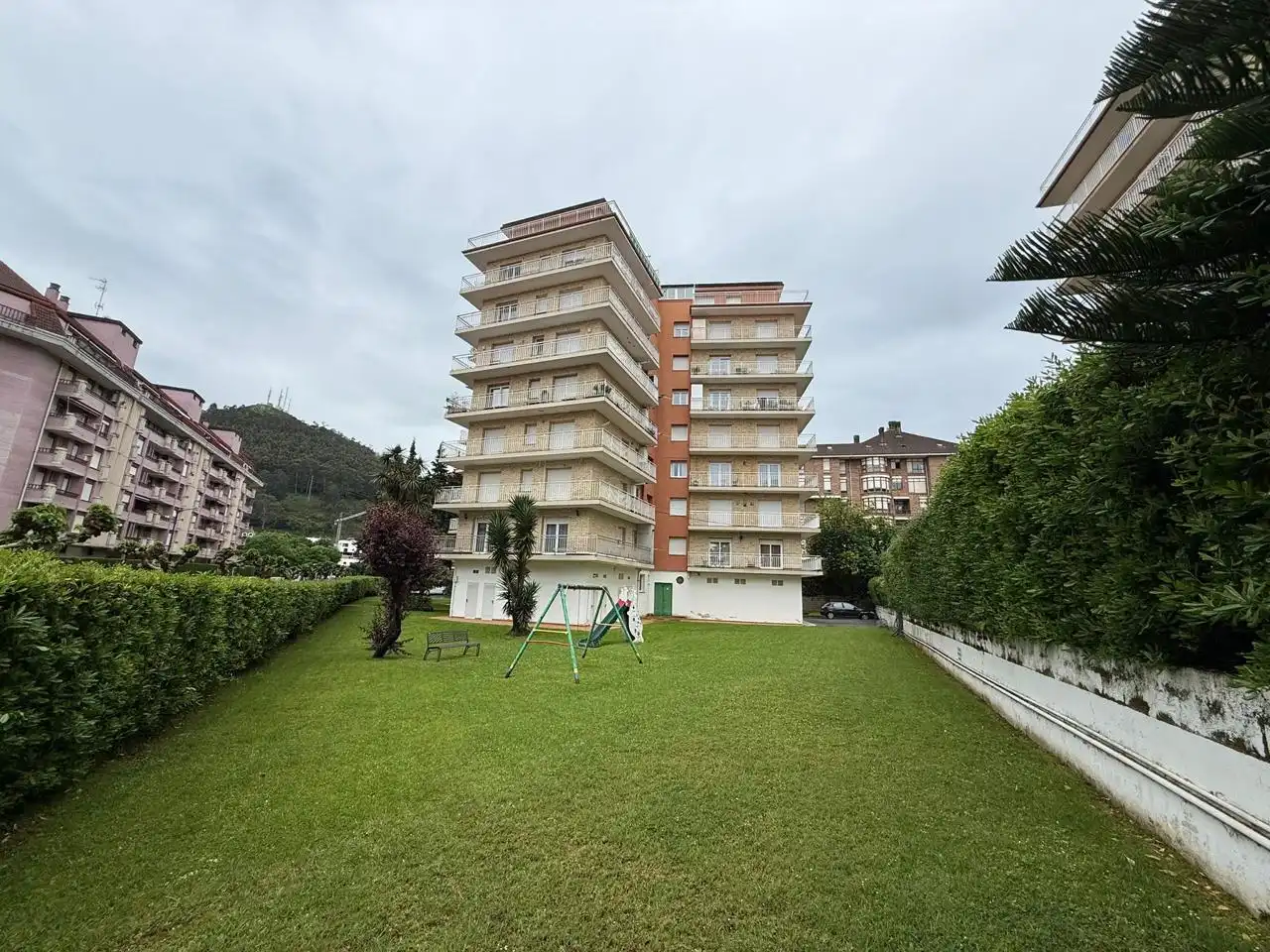 Vista exterior de Pis en venda en Castro-Urdiales amb Calefacció, Terrassa i Traster