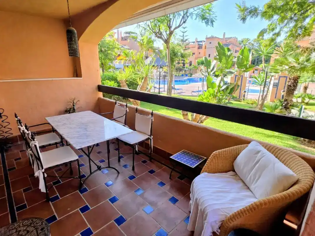 Terrassa de Pis en venda en Estepona amb Aire condicionat, Traster i Piscina