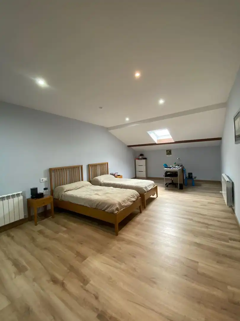 Dormitori de Casa o xalet en venda en Aller amb Calefacció, Terrassa i Traster