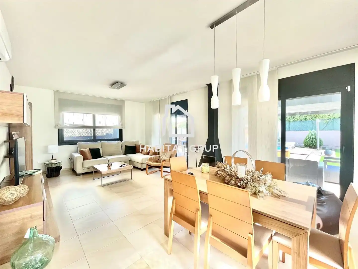 Sala de estar de Casa o chalet en venta en Medinyà con Aire acondicionado, Calefacción y Jardín privado