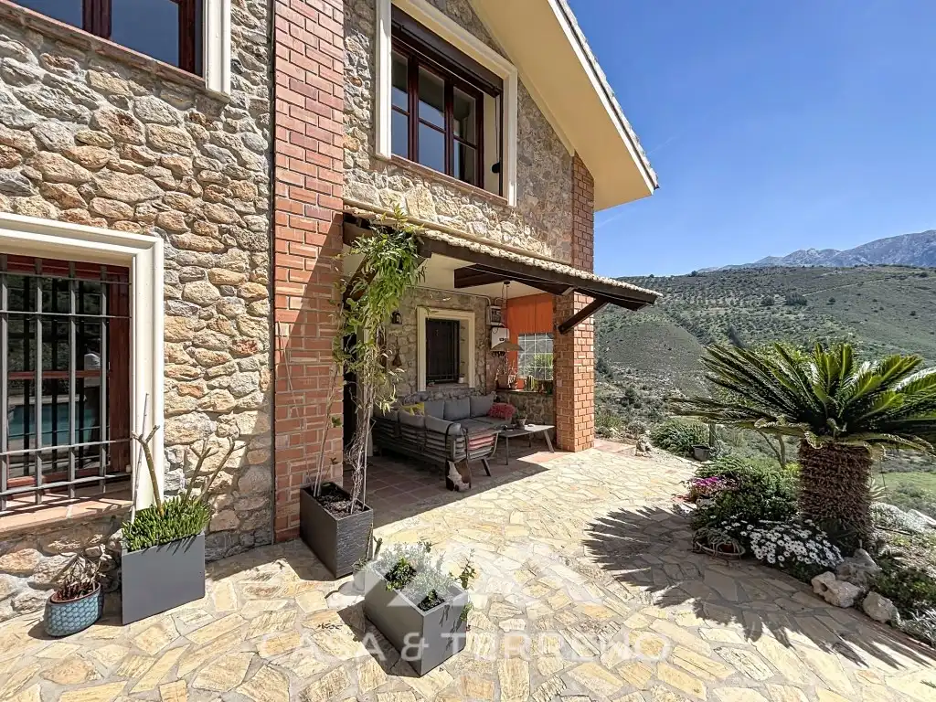 Terrassa de Casa o xalet en venda en Alcaucín amb Aire condicionat, Terrassa i Piscina