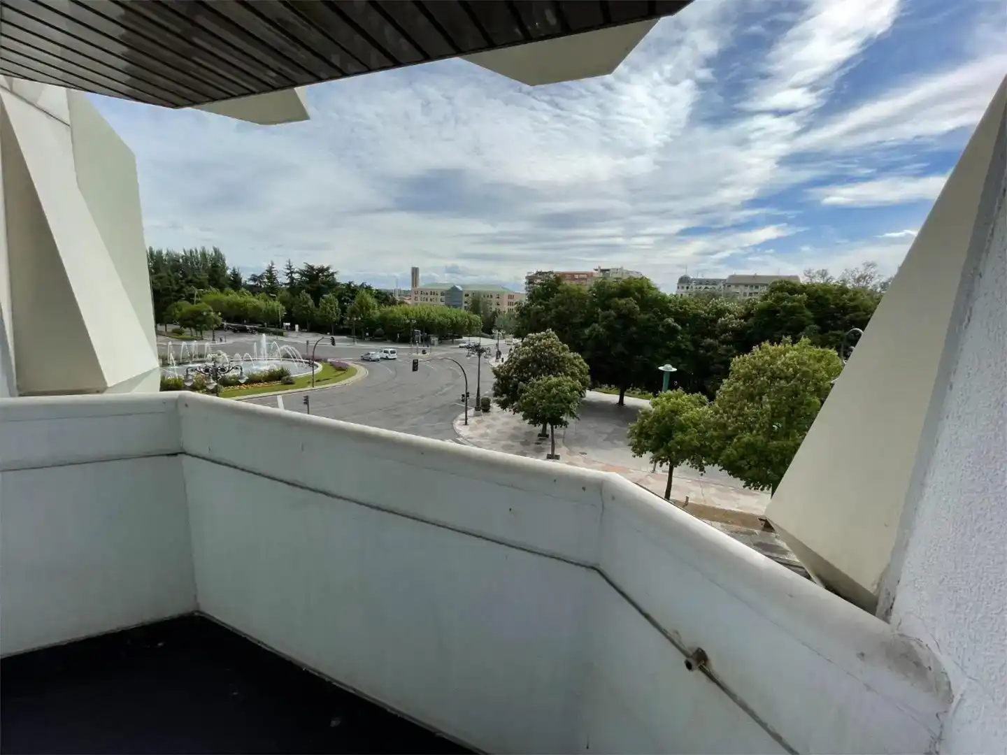 Vista exterior de Piso en venta en León Capital  con Parquet, Trastero y Piscina