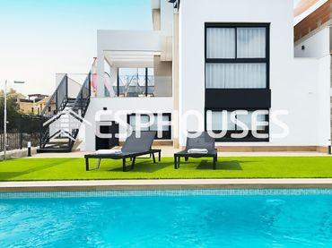 Villa avec balcon à vendre à Algorfa