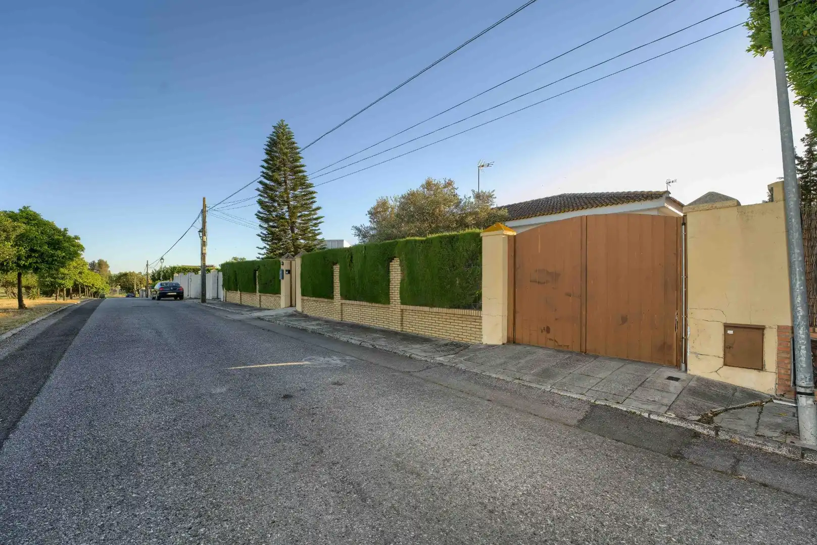 Vista exterior de Casa o xalet en venda en Palomares del Río amb Aire condicionat, Jardí privat i Terrassa