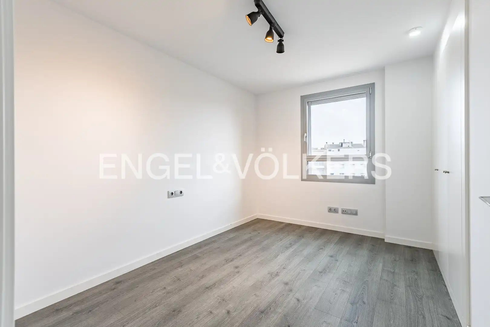 Bedroom of Attic for sale in Sabadell  with Air Conditioner, Heating and Parquet flooring