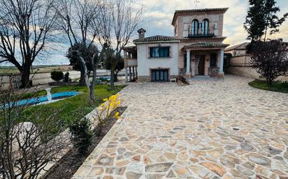 Vista exterior de Casa o xalet en venda en Cobisa amb Aire condicionat, Calefacció i Jardí privat