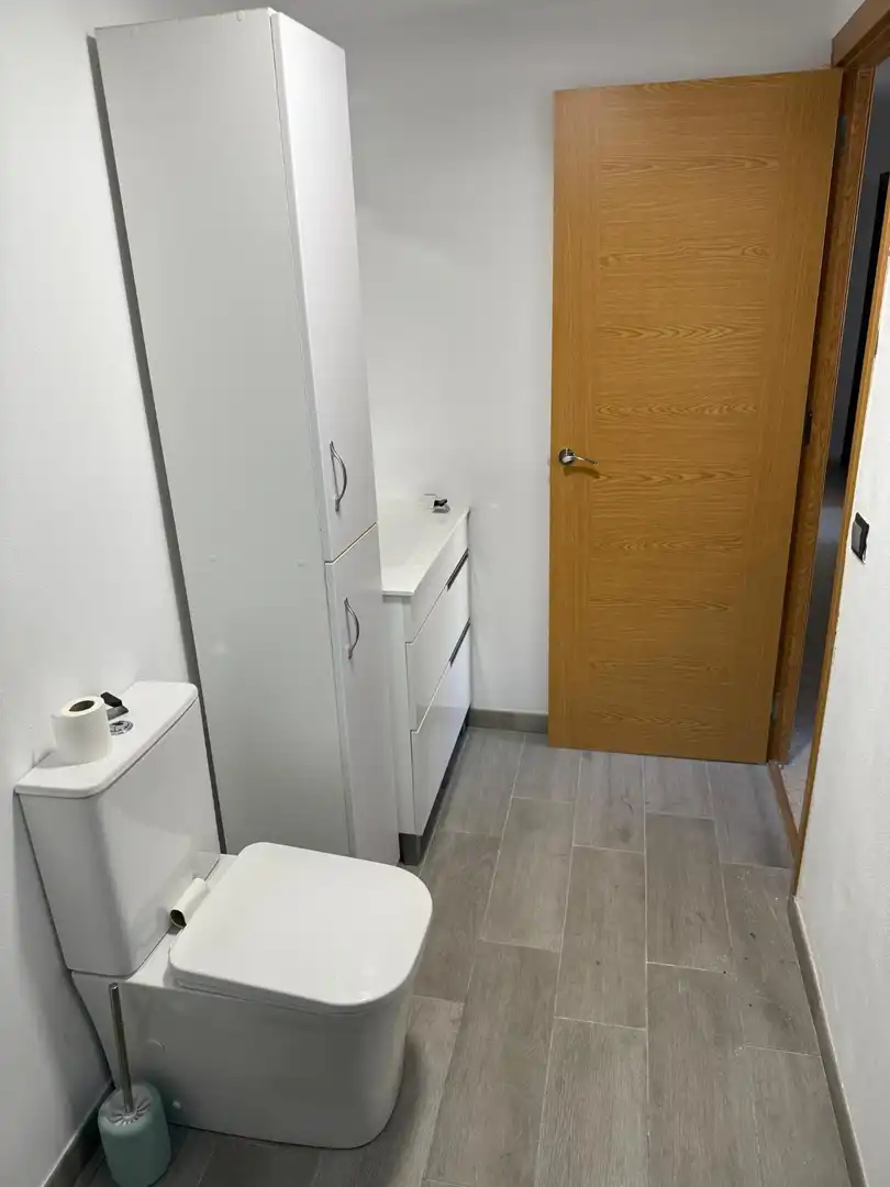 Bathroom of Flat for share in Granada  with Air Conditioner, Terrace and Furnished