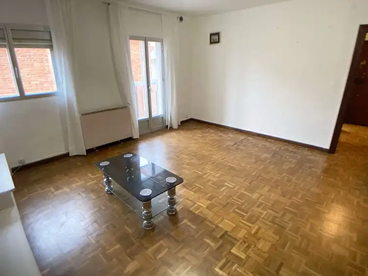 Sala d'estar de Pis en venda en Madrid amb Calefacció, Parquet i Terrassa