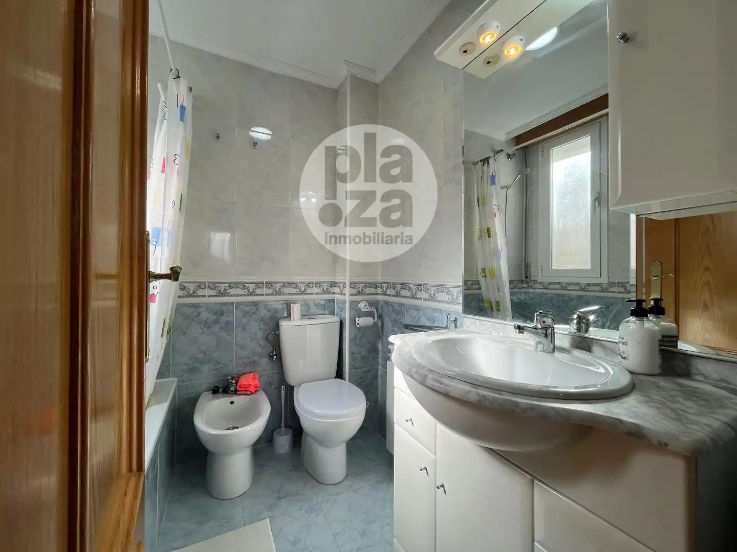 Baño de Piso de alquiler en Burgos con Calefacción y Amueblado