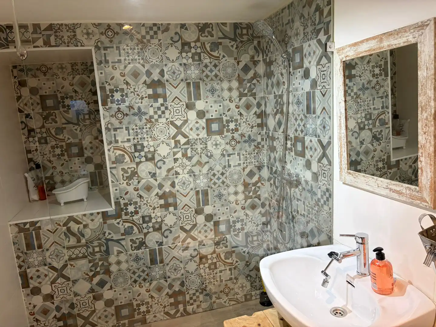 Badezimmer von Country house zur Miete in Rute mit Privatgarten, Schwimmbad und Möbliert
