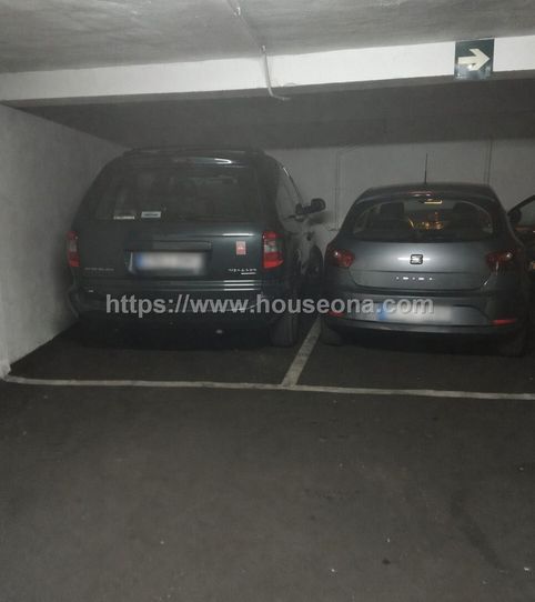 Foto 2 de Garaje en venta en Iparraguirre, Alhóndiga, Bilbao