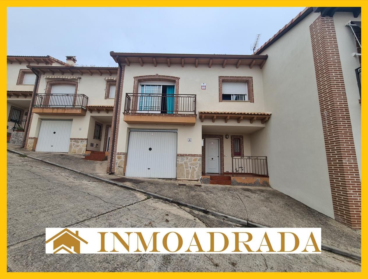 Vista exterior de Casa o xalet en venda en Piedralaves amb Calefacció i Terrassa