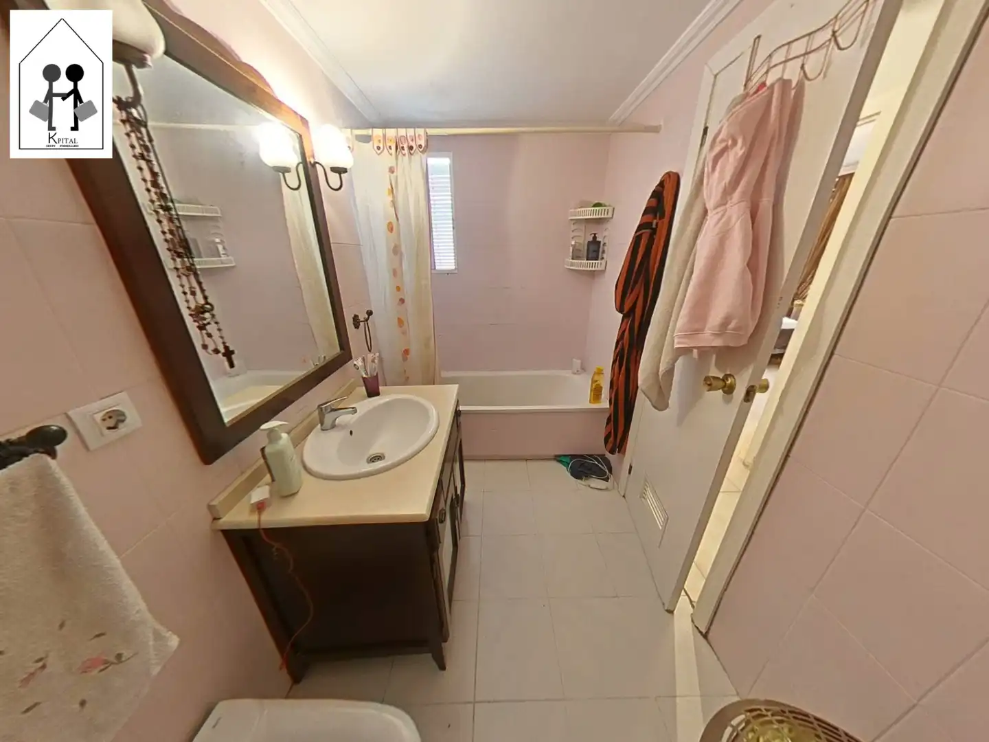 Bathroom of Flat for sale in Los Palacios y Villafranca  with Air Conditioner, Heating and Terrace