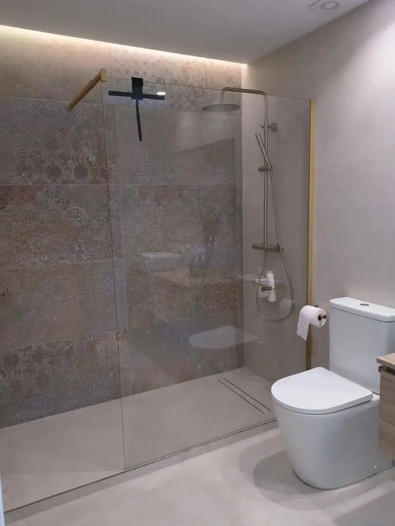 Bathroom of Flat for rent in Marbella  with Air Conditioner, Heating and Terrace