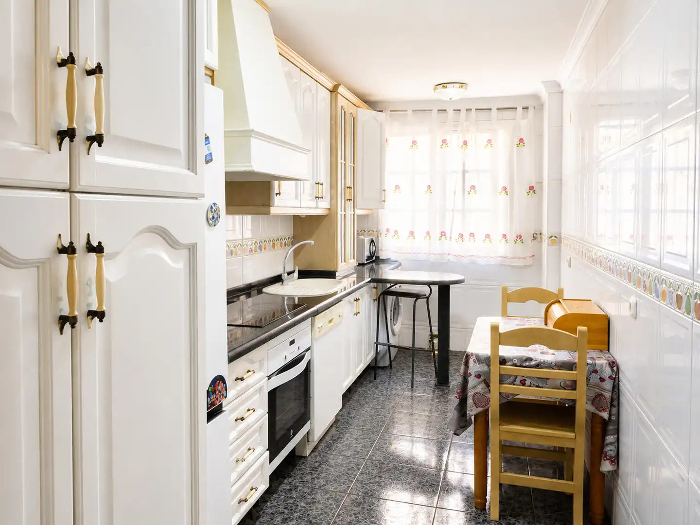 Küche von Wohnung zum Verkauf in Vélez-Málaga mit Klimaanlage und Möbliert