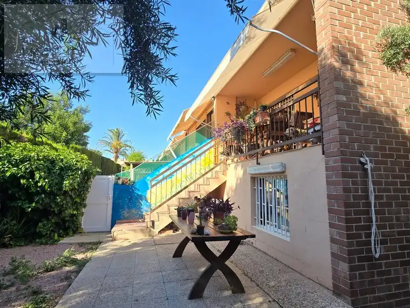 Vista exterior de Casa adosada en venda en Sant Joan d'Alacant amb Jardí privat, Terrassa i Traster