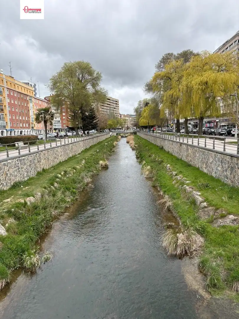 Vista exterior de Pis en venda en Burgos Capital amb Moblat