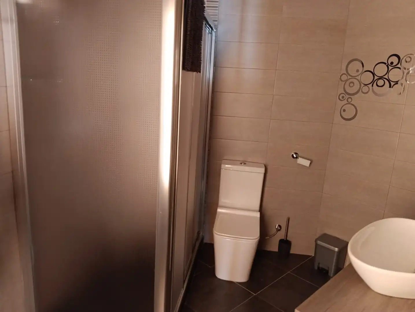 Badezimmer von Wohnung zum Verkauf in Yunquera mit Heizung, Terrasse und Ofen