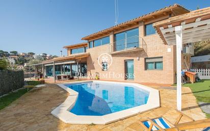 Swimming pool of House or chalet for sale in Arenys de Mar  with Air Conditioner, Heating and Private garden