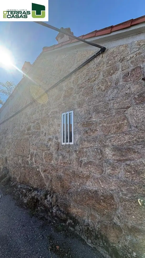 Vista exterior de Casa o xalet en venda en A Lama   amb Jardí privat