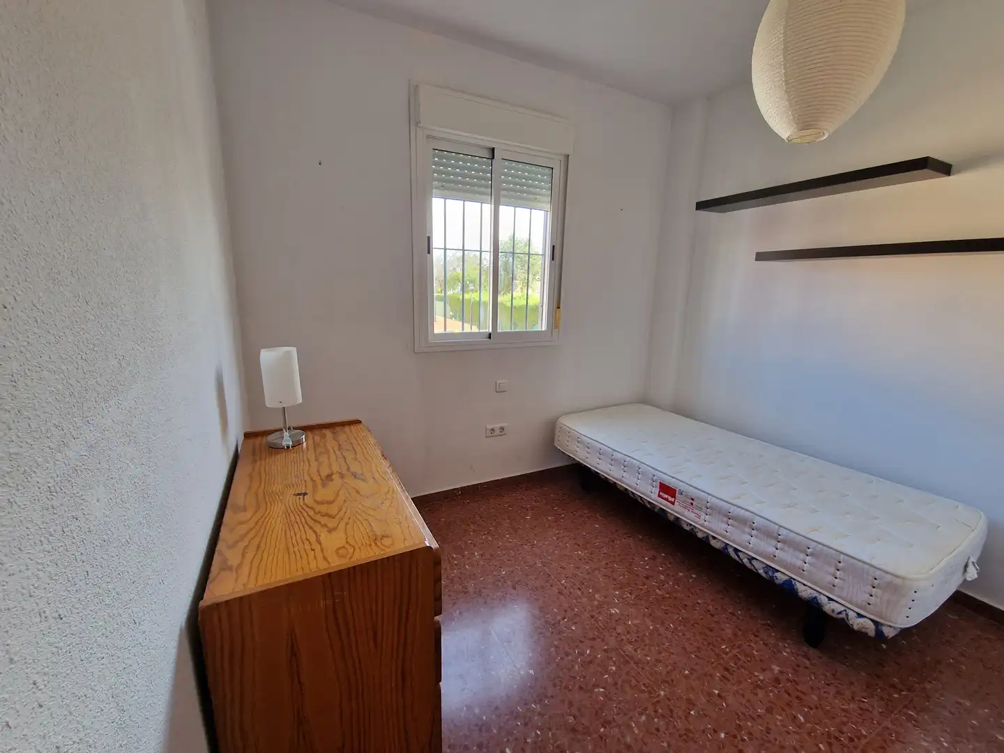 Habitación de Casa adosada en venta en Umbrete con Aire acondicionado, Calefacción y Jardín privado