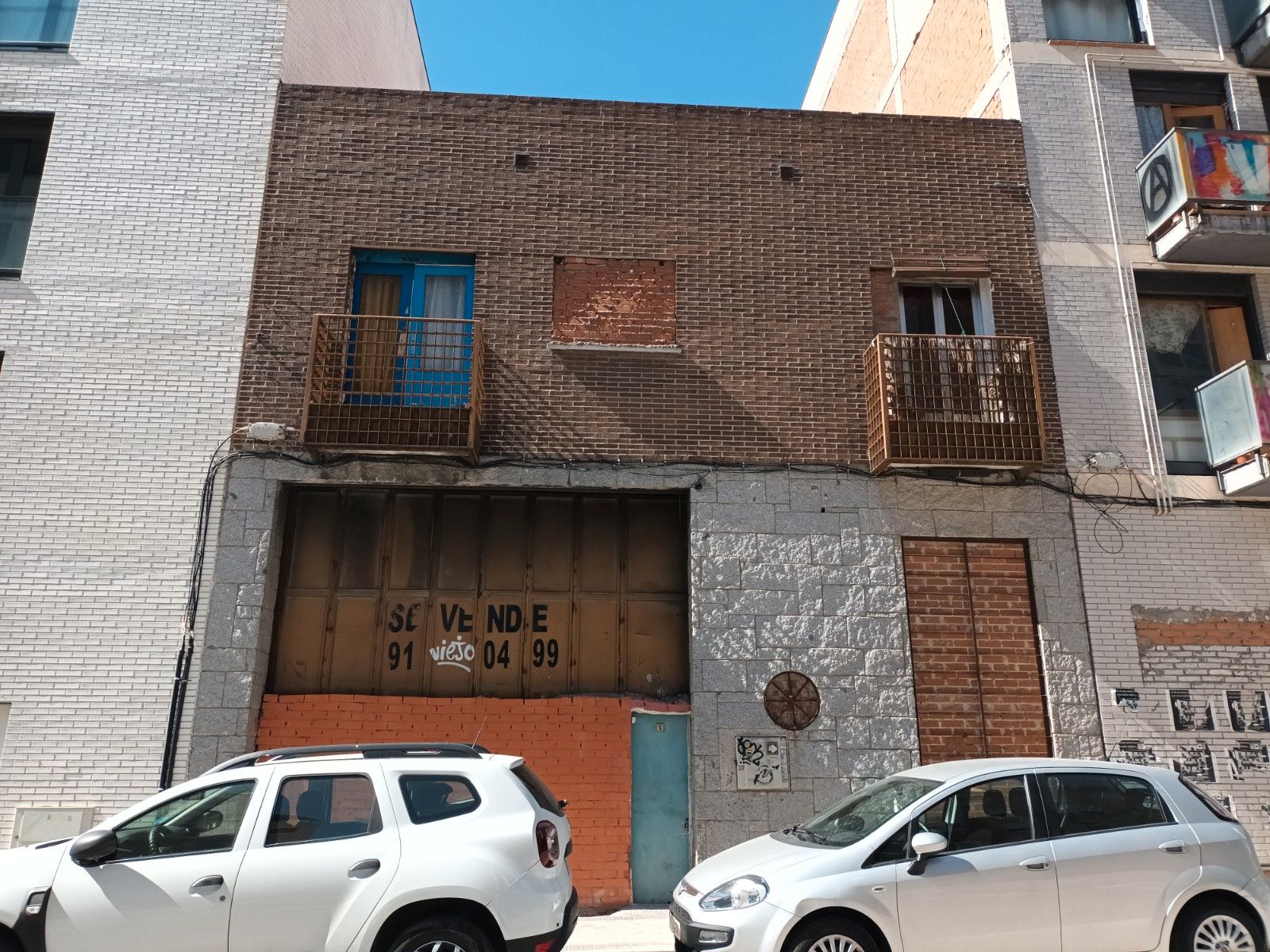 Exterior view of Single-family semi-detached for sale in  Madrid Capital