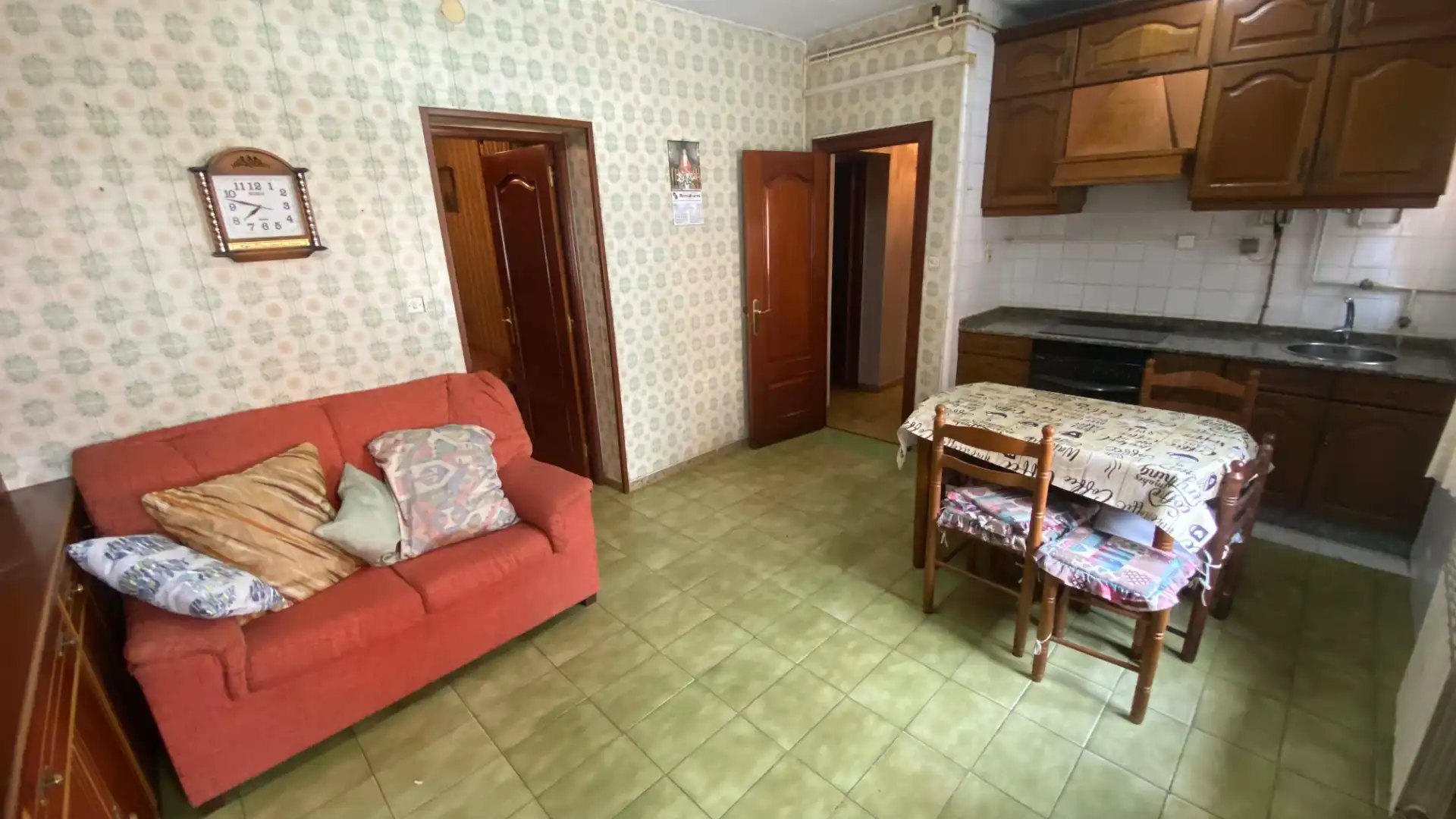 Cocina de Piso de alquiler en San Martín del Rey Aurelio con Calefacción, Amueblado y Horno