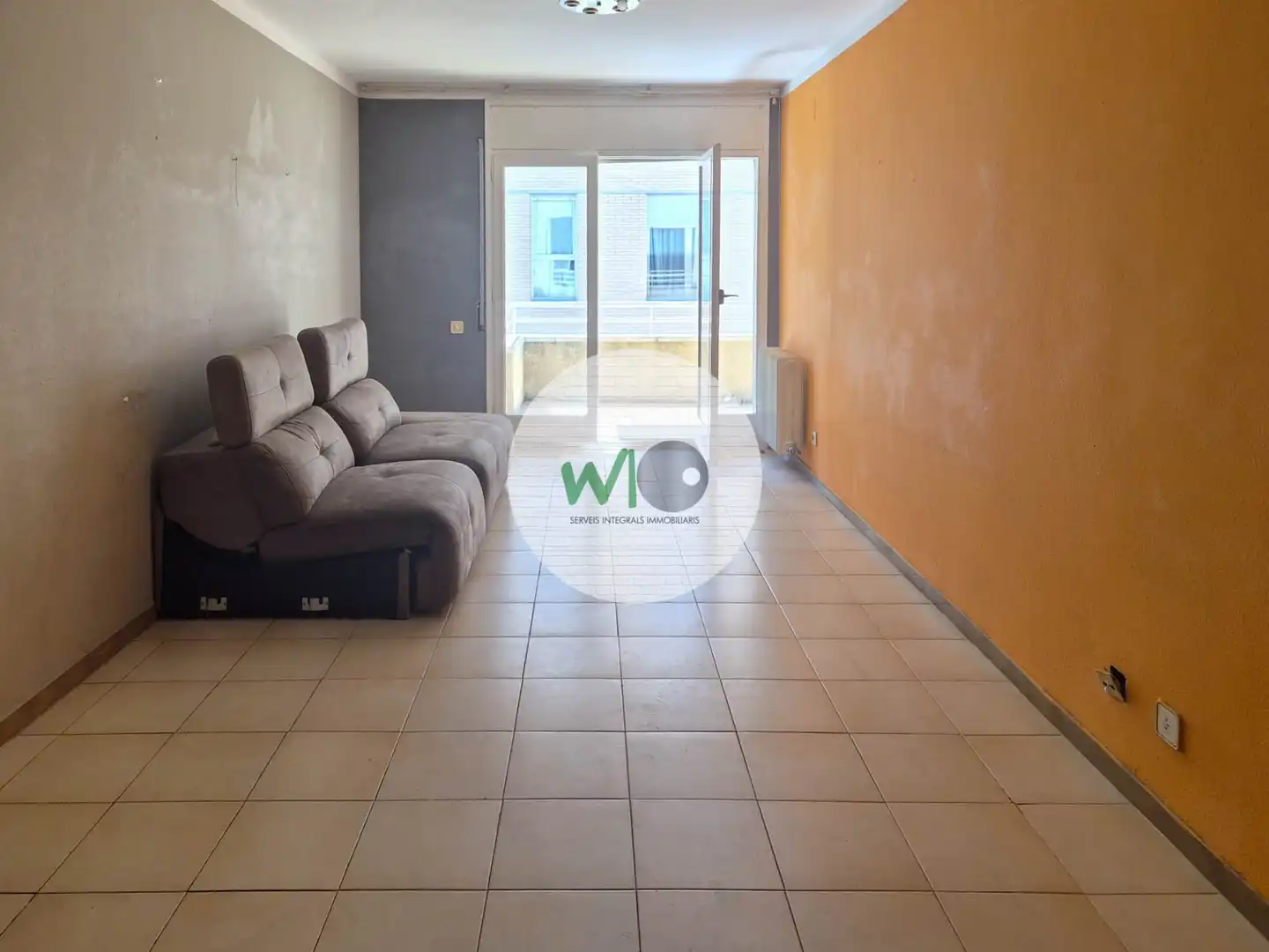 Piso en venta en Girona con Terraza y Balcón