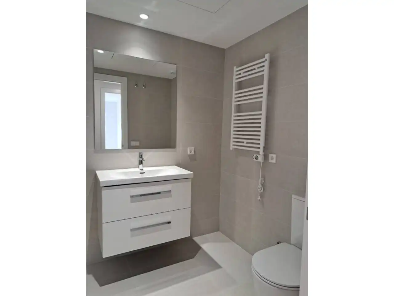 Baño de Piso de alquiler en Sabadell con Aire acondicionado, Calefacción y Parquet