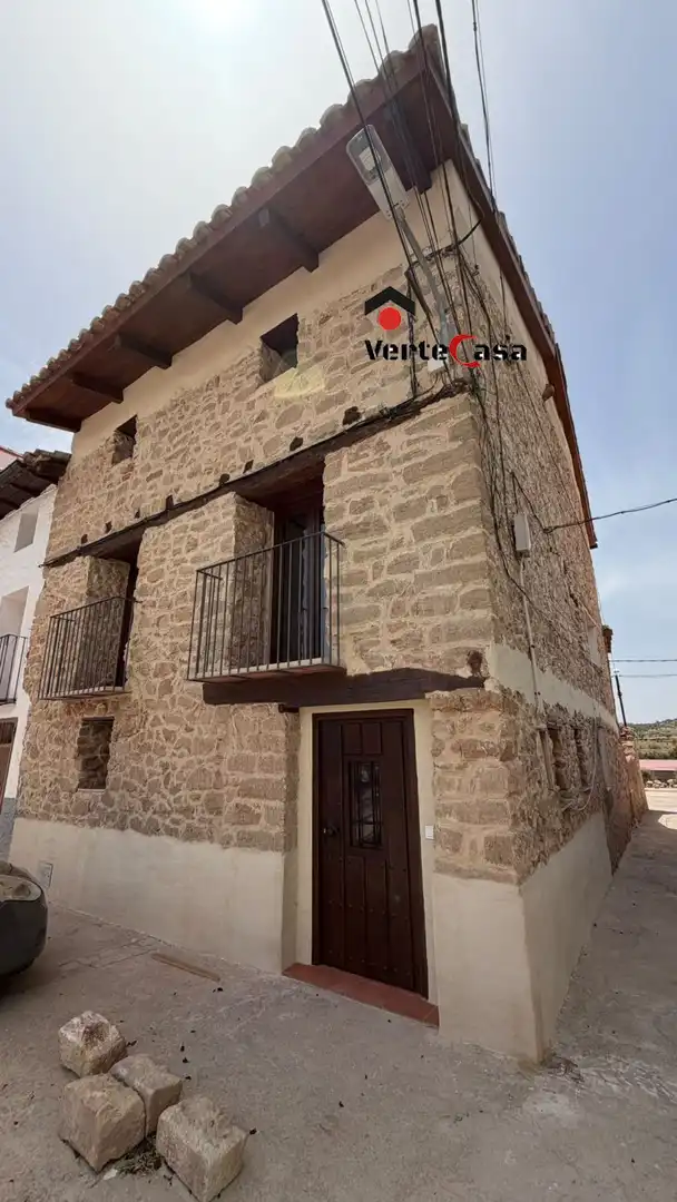 Vista exterior de Casa o xalet en venda en Mora de Rubielos amb Traster i Balcó