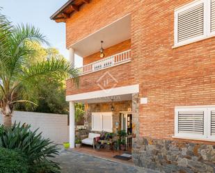 Vista exterior de Casa o xalet en venda en Gavà amb Aire condicionat, Calefacció i Jardí privat