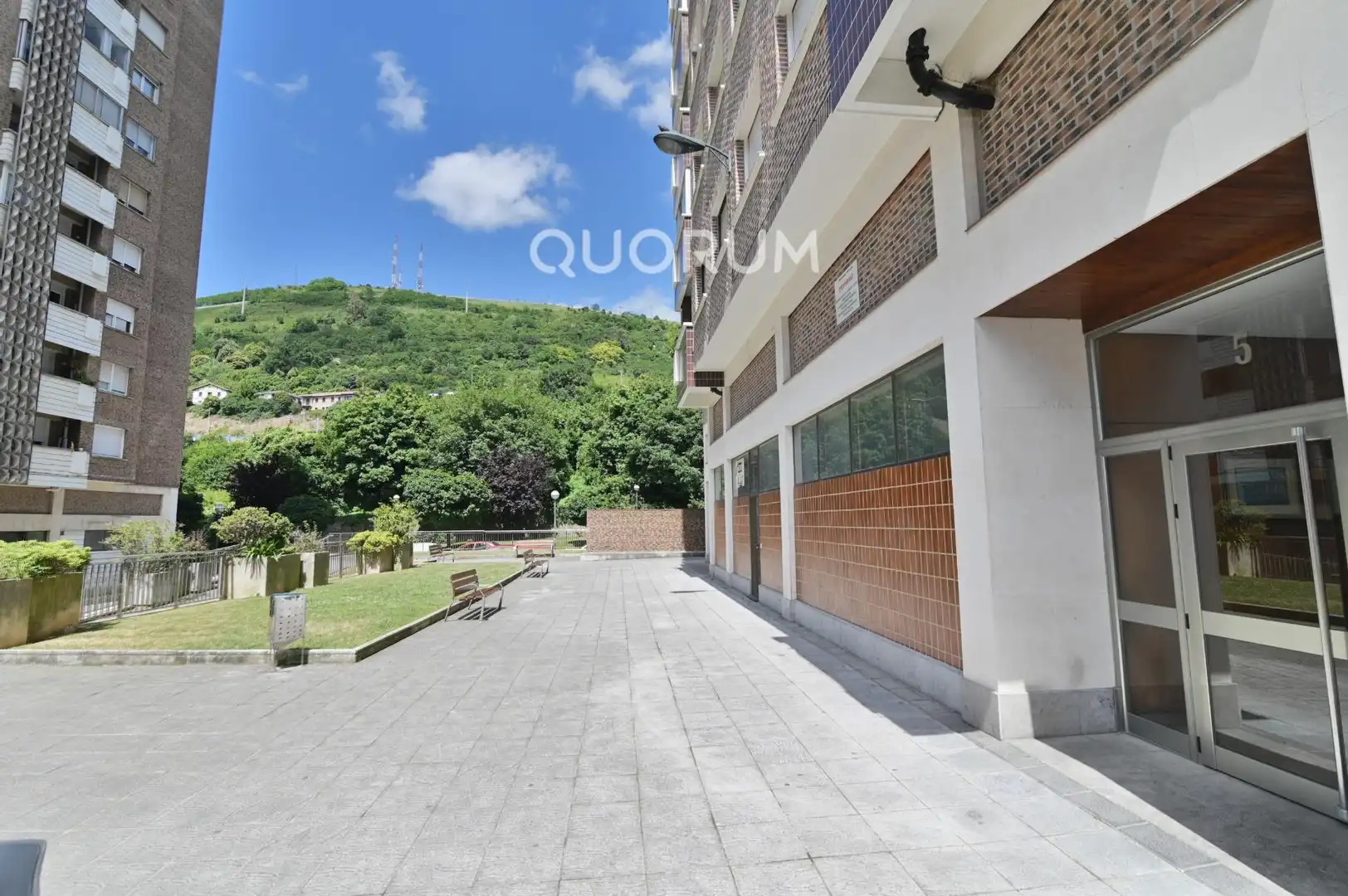 Vista exterior de Pis en venda en Bilbao  amb Calefacció