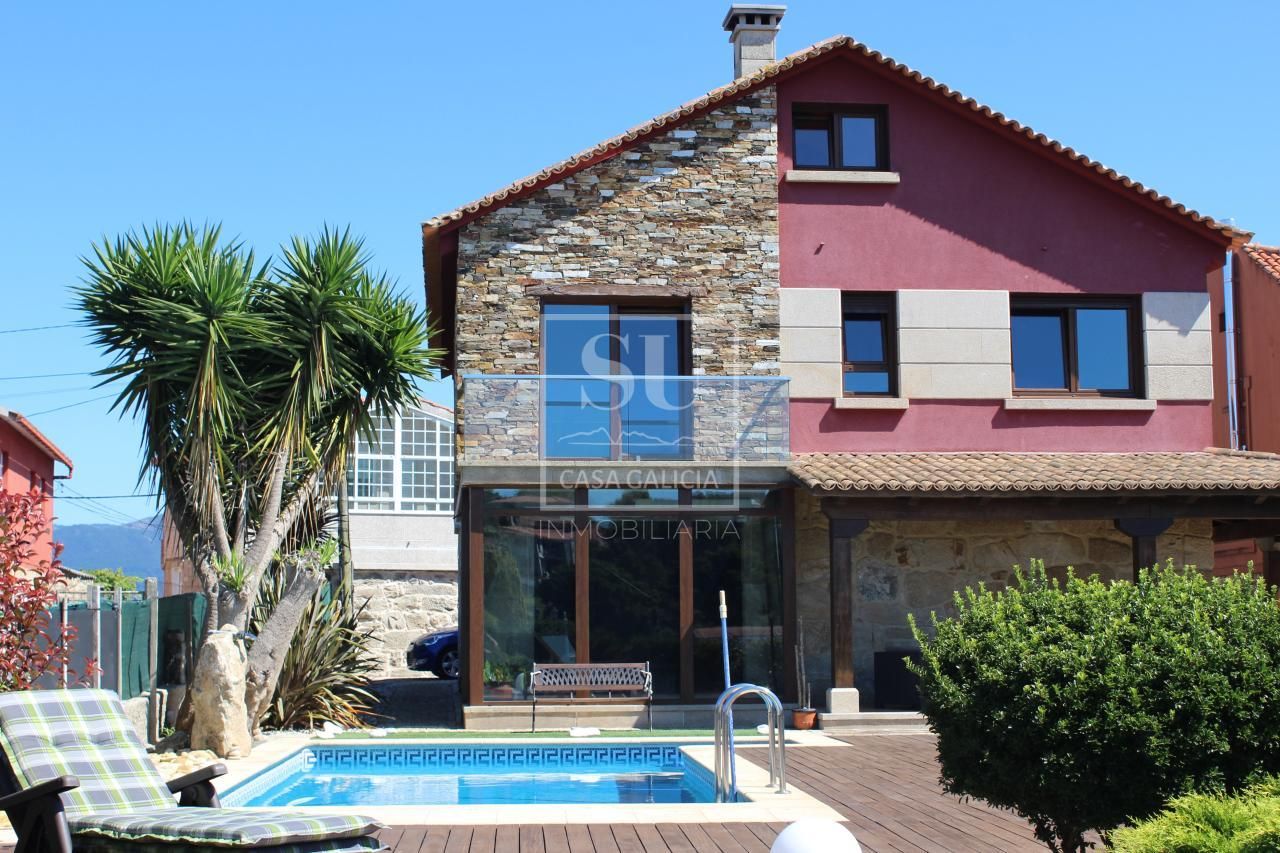 Vista exterior de Casa o xalet en venda en Nigrán amb Calefacció, Jardí privat i Terrassa