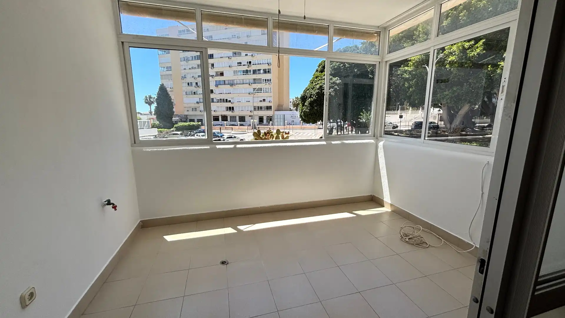 Vista exterior de Piso en venta en Benalmádena con Terraza, Horno y Lavadora