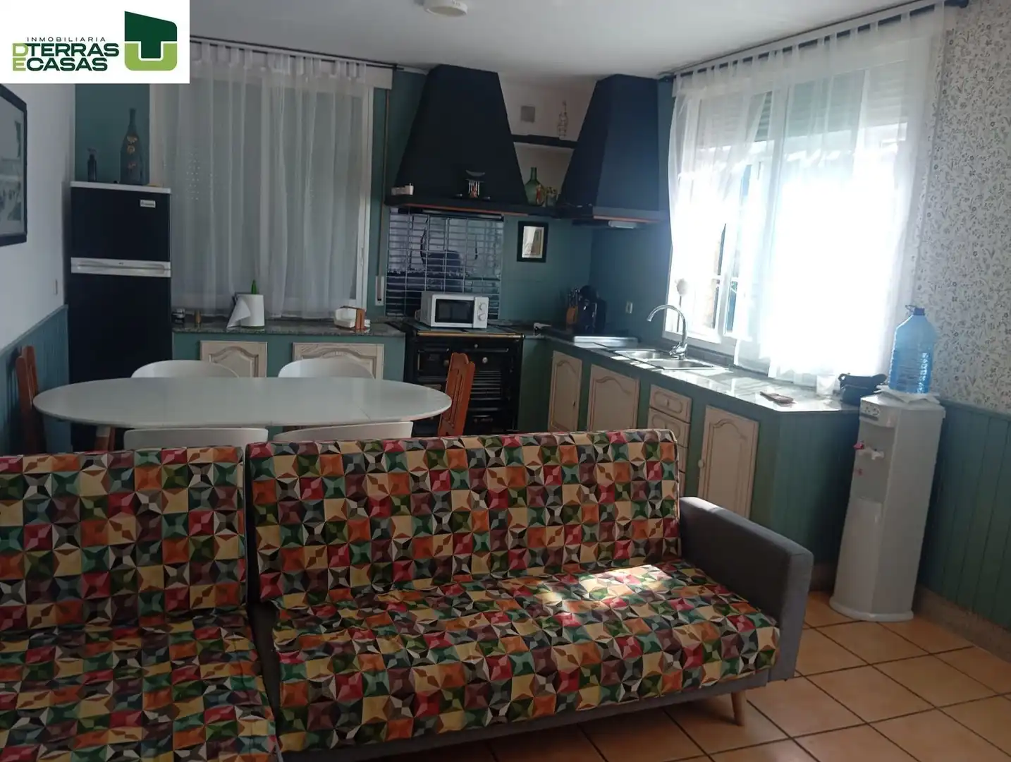 Cuina de Casa o xalet en venda en Bueu amb Calefacció, Terrassa i Traster