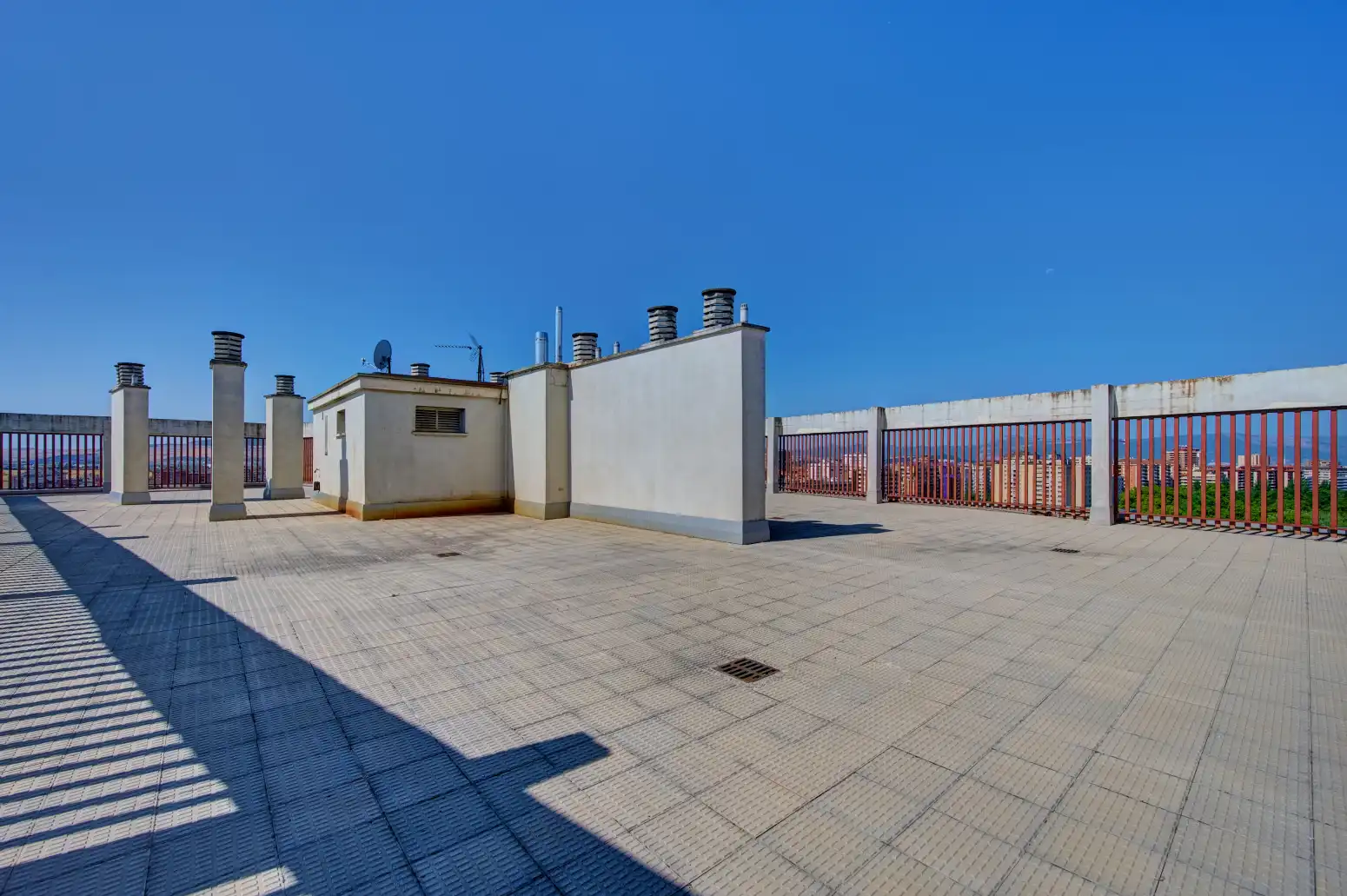 Terrassa de Pis en venda en  Pamplona / Iruña amb Calefacció, Parquet i Moblat