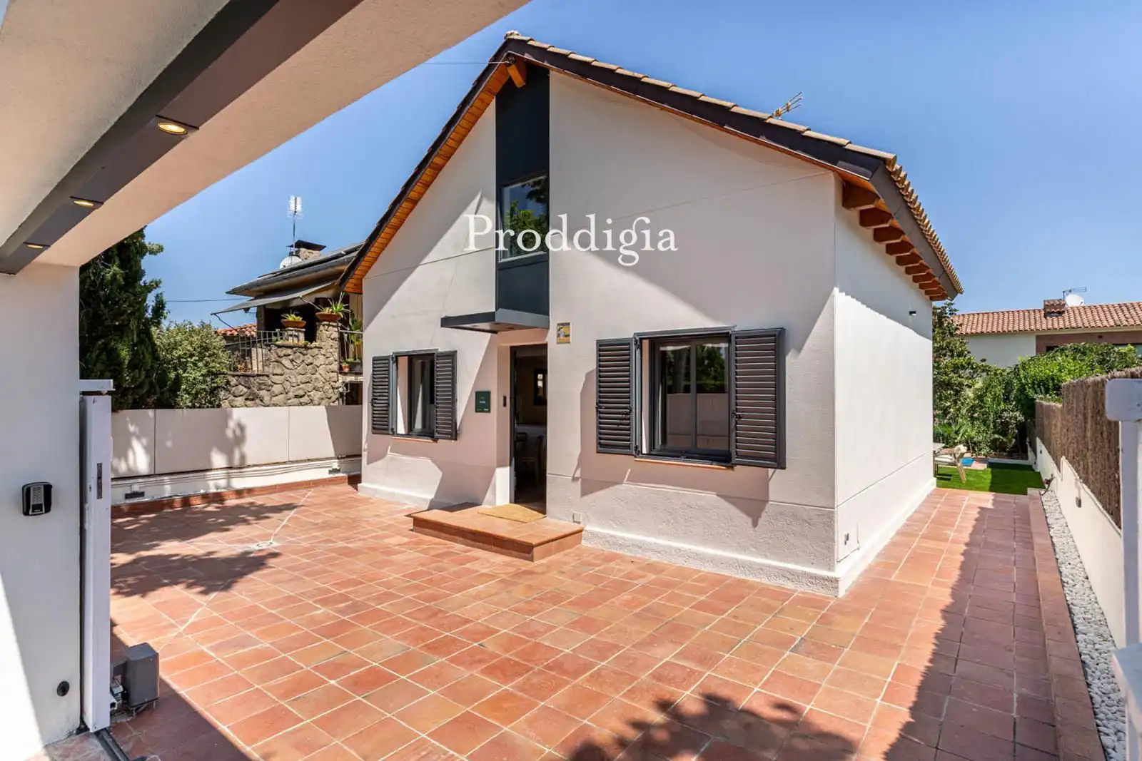 Exterior view of Houses for rent in Sant Cugat del Vallès  with Air Conditioner, Swimming Pool and Alarm