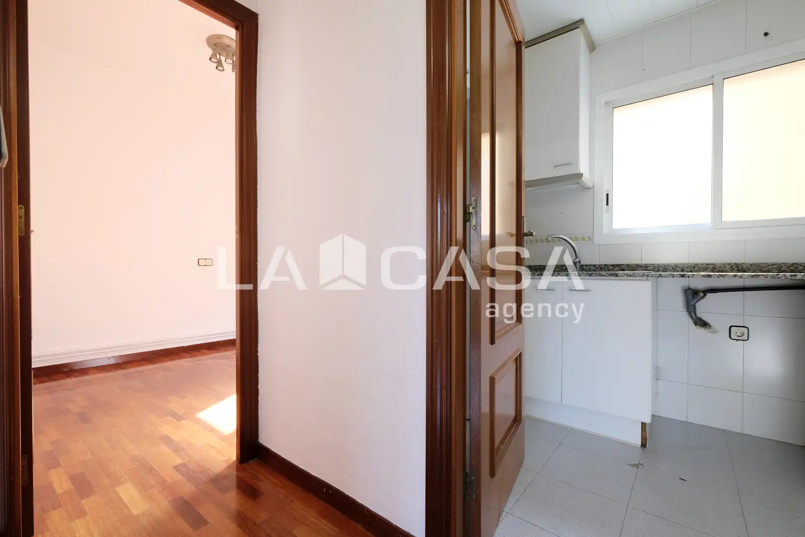 Piso en venta en Barcelona con Calefacción y Balcón
