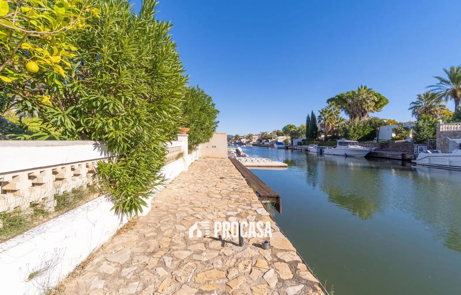 Vista exterior de Casa o xalet en venda en Empuriabrava amb Aire condicionat, Calefacció i Traster