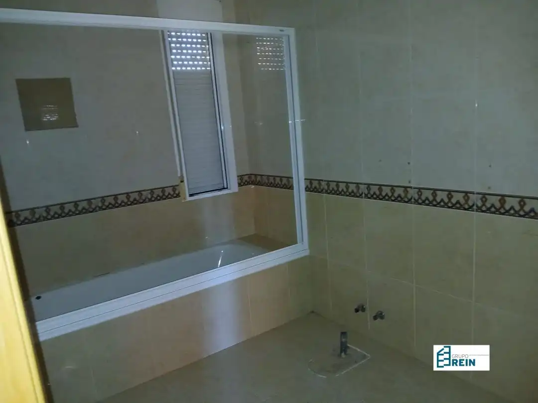 Bany de Casa adosada en venda en Esquivias amb Calefacció, Terrassa i Piscina