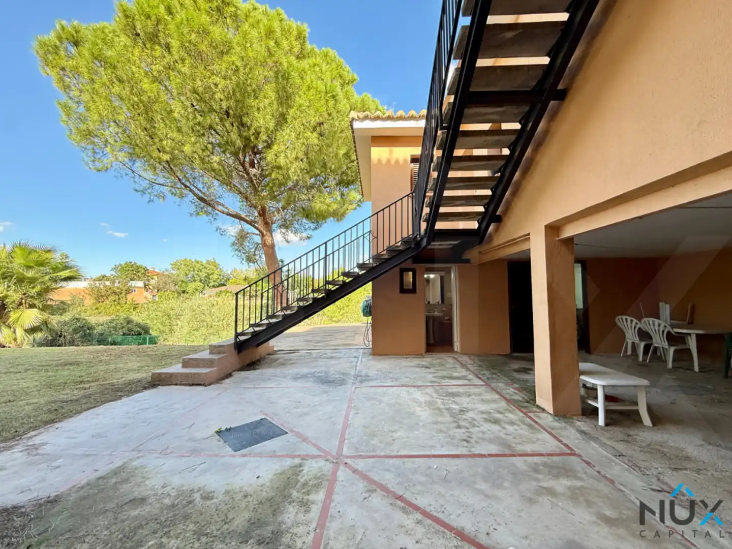 Vista exterior de Casa o xalet en venda en Riba-roja de Túria amb Aire condicionat, Calefacció i Jardí privat