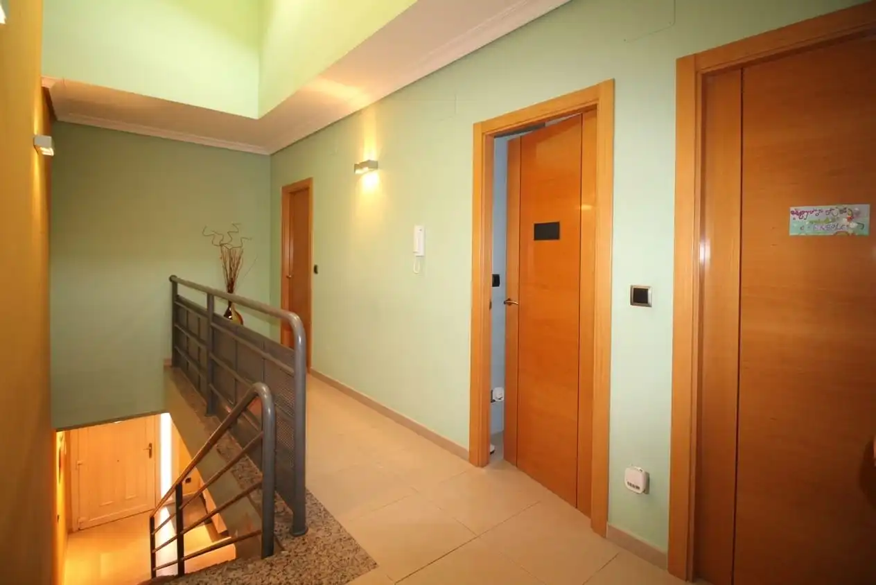 Casa aparellada amb jardí en venda a Calle de Samuel Baltés, imagen 13