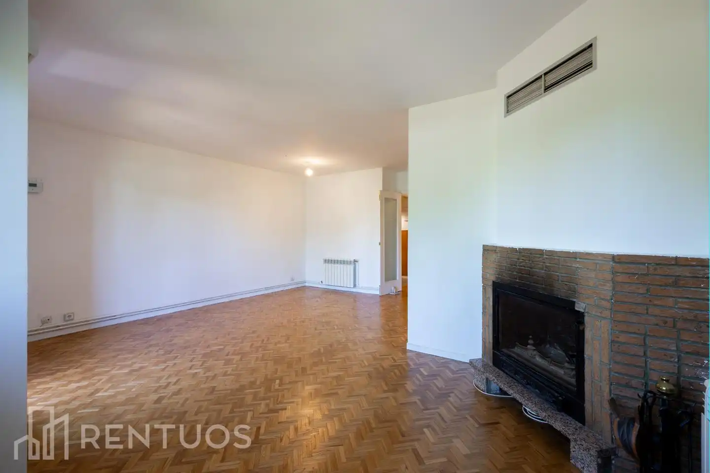 Living room of Flat for rent in Majadahonda  with Air Conditioner, Heating and Parquet flooring